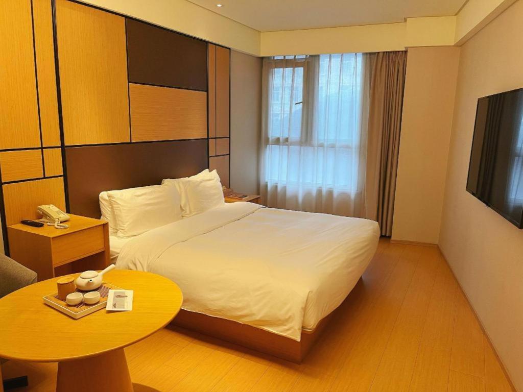 Ji Lujiazui Babaiban Hotel 4*